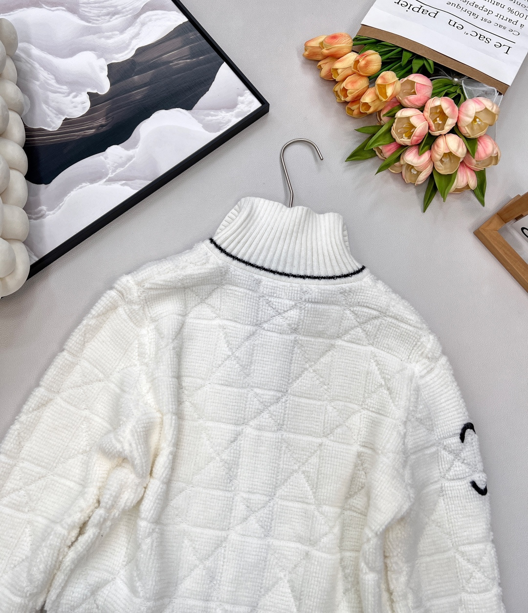 🆕celine 2025经典毛衣开衫🖤极简风格YYDS！经典黑白配 这款就是给时髦精准备的吧😝怎么百搭怎