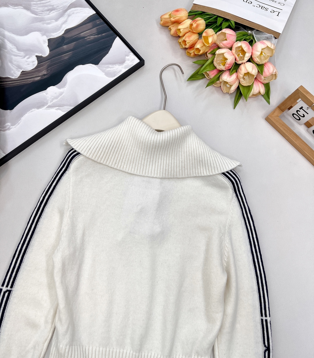 🆕 DIOR 新款滑雪🎿系列半拉链翻领针织衫毛衣，经典延续氛围感满满，山羊绒羊针织面料，手感细软舒适，标