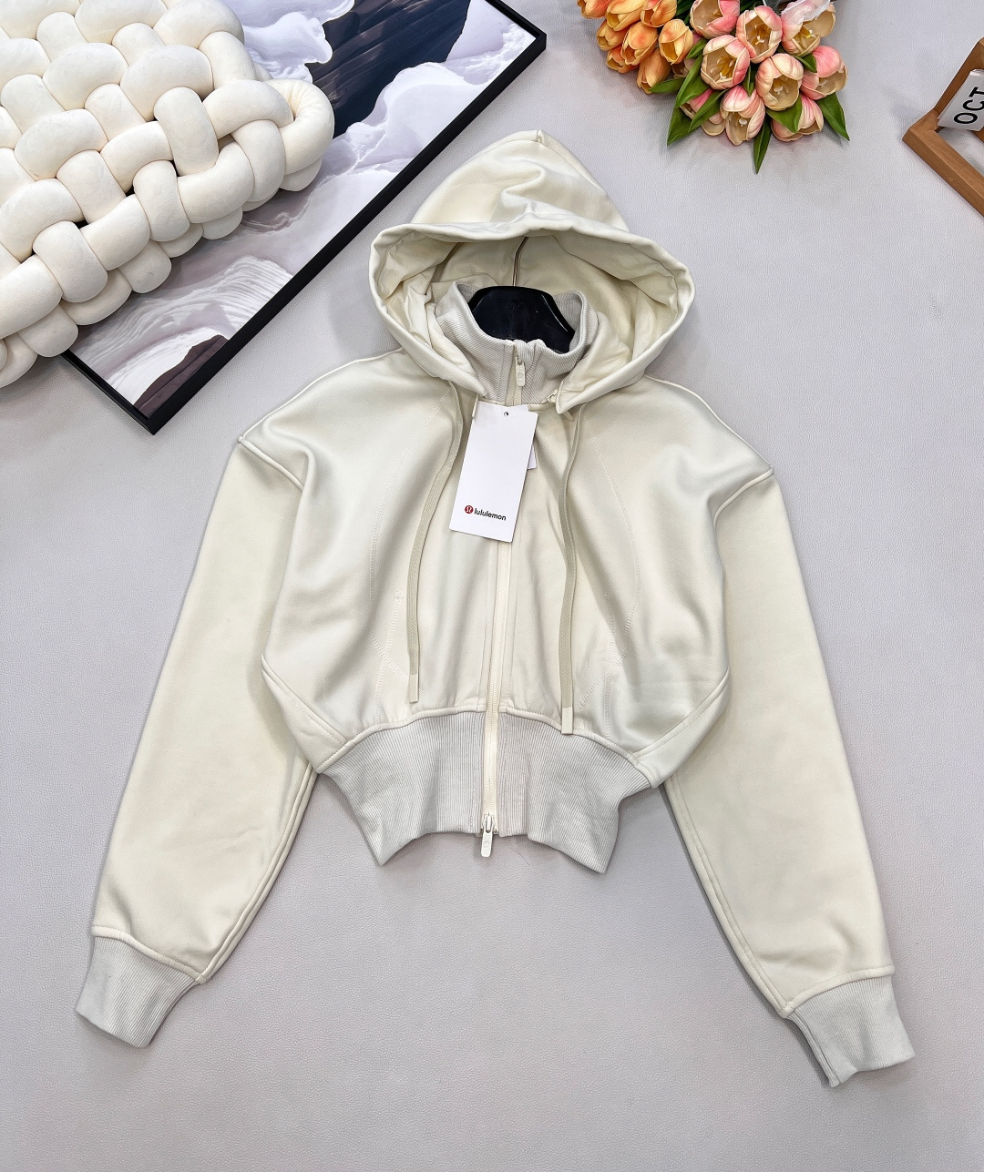 NO:576157,Lululemon-Scuba full-zip loose short detachable hoodie Scuba classic hooded full-zip One of the best styles!  !  Whether it is used as a cardigan in early autumn or added to a down jacket or vest in winter, it is a good choice!  Purple apricot and sesame gray are all colors that look good with any outfit. They are really amazing. They are easy to match with everyday. A scuba jacket is very practical, whether it is for daily wear or matching with irons. The velvet style is suitable for winter. The version is loose and short, just wear a white T inside. It is cool and lazy ~ Lulu's clothes have a magical quality, the more you buy, the more you look good! An ordinary piece of clothing can always look particularly good on the upper body. Size sml  ed,,jackets & coats,down jacket,hats,alexander wang19860909Lululemon-Scuba全拉链宽松短款可拆卸连帽帽衫 Scuba经典连帽全拉链 最好穿的版型没有之一！！ 无论是当早秋开衫 还是冬天加在羽绒服、马甲里面 都是很好的选择！ 紫色杏色 芝麻灰都是属于随意一套都好看的颜色 真的太绝了 很日常很好搭 一件scuba外套很实用 无论是日常穿也好 撸铁搭配也好 加绒款冬天穿妥妥的,版型是宽松短款,里面内搭一个白T就行 很酷很慵懒～ lulu家的衣服有种魔性,越买越上头的那种!一件平平无奇的衣服上身总能特别好看 尺码sml 编,,jackets & coats,down jacket,hats,alexander wang,Women's clothing