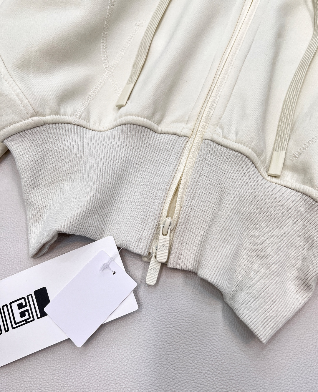 🆕 Lululemon-Scuba全拉链宽松短款可拆卸连帽帽衫Scuba经典连帽全拉链 最好穿的版型没有