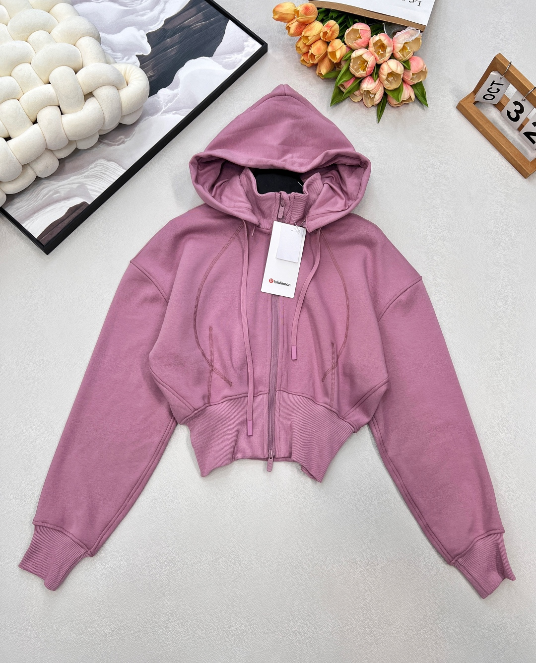 NO:576159,Lululemon-Scuba full-zip loose short detachable hoodie Scuba classic hooded full-zip One of the best styles!  !  Whether it is used as a cardigan in early autumn or added to a down jacket or vest in winter, it is a good choice!  Purple apricot and sesame gray are all colors that look good with any outfit. They are really amazing. They are easy to match with everyday. A scuba jacket is very practical, whether it is for daily wear or matching with irons. The velvet style is suitable for winter. The version is loose and short, just wear a white T inside. It is cool and lazy ~ Lulu's clothes have a magical quality, the more you buy, the more you look good! An ordinary piece of clothing can always look particularly good on the upper body. Size sml  Code L,,jackets & coats,down jacket,hats,alexander wang19860909Lululemon-Scuba全拉链宽松短款可拆卸连帽帽衫 Scuba经典连帽全拉链 最好穿的版型没有之一！！ 无论是当早秋开衫 还是冬天加在羽绒服、马甲里面 都是很好的选择！ 紫色杏色 芝麻灰都是属于随意一套都好看的颜色 真的太绝了 很日常很好搭 一件scuba外套很实用 无论是日常穿也好 撸铁搭配也好 加绒款冬天穿妥妥的,版型是宽松短款,里面内搭一个白T就行 很酷很慵懒～ lulu家的衣服有种魔性,越买越上头的那种!一件平平无奇的衣服上身总能特别好看 尺码sml 编码L,,jackets & coats,down jacket,hats,alexander wang,Women's clothing