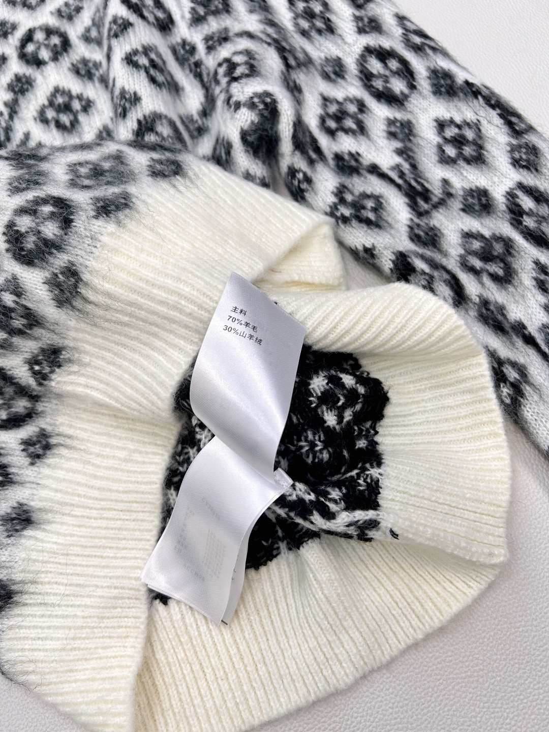 🆕 LOUIS VUITTON 提花老花马海毛开衫老花logo高级时尚 面料摸起来软软糯糯！圆领长袖开衫