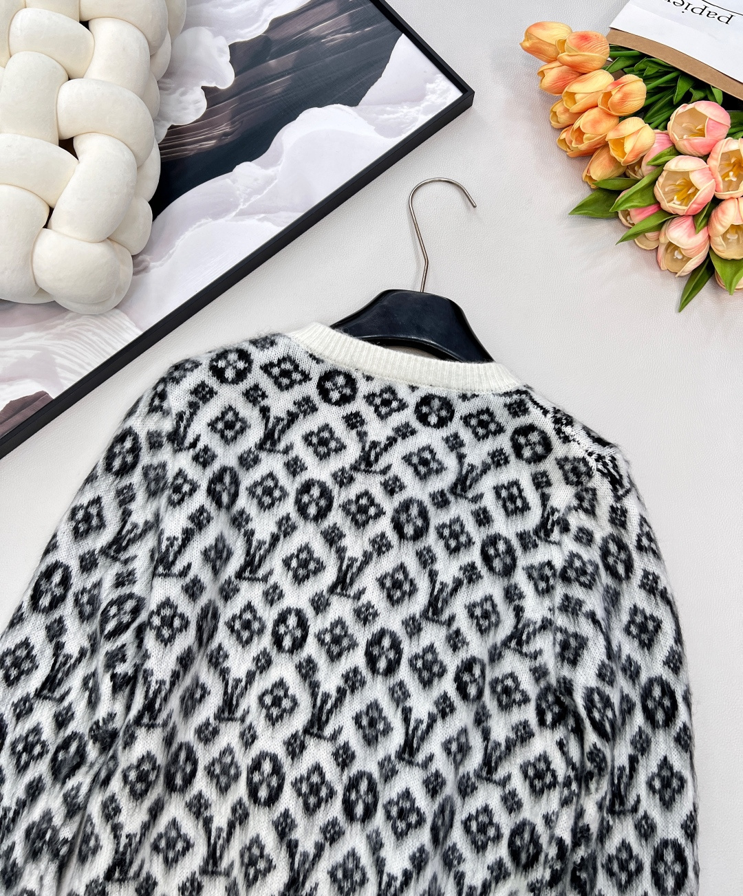 🆕 LOUIS VUITTON 提花老花马海毛开衫老花logo高级时尚 面料摸起来软软糯糯！圆领长袖开衫