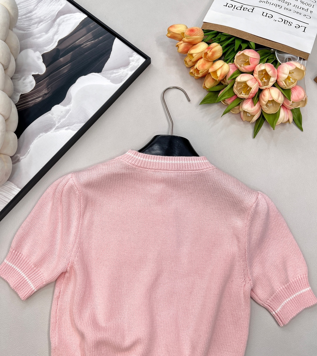 🆕Dioi2025SS新新款珍珠字母针织泡泡短袖，定制YB羊毛纱线织造，柔软舒适，洋气显瘦，圆领泡泡袖耸