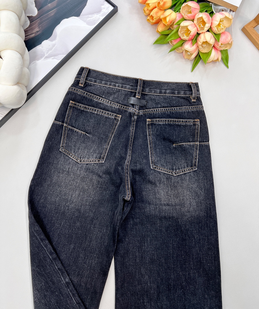 🆕DiorFW25系列新款黑灰时髦高级裤脚印花卷边牛仔裤|||，上身藏肉又显瘦 任何腿型都能轻松驾驭 黑