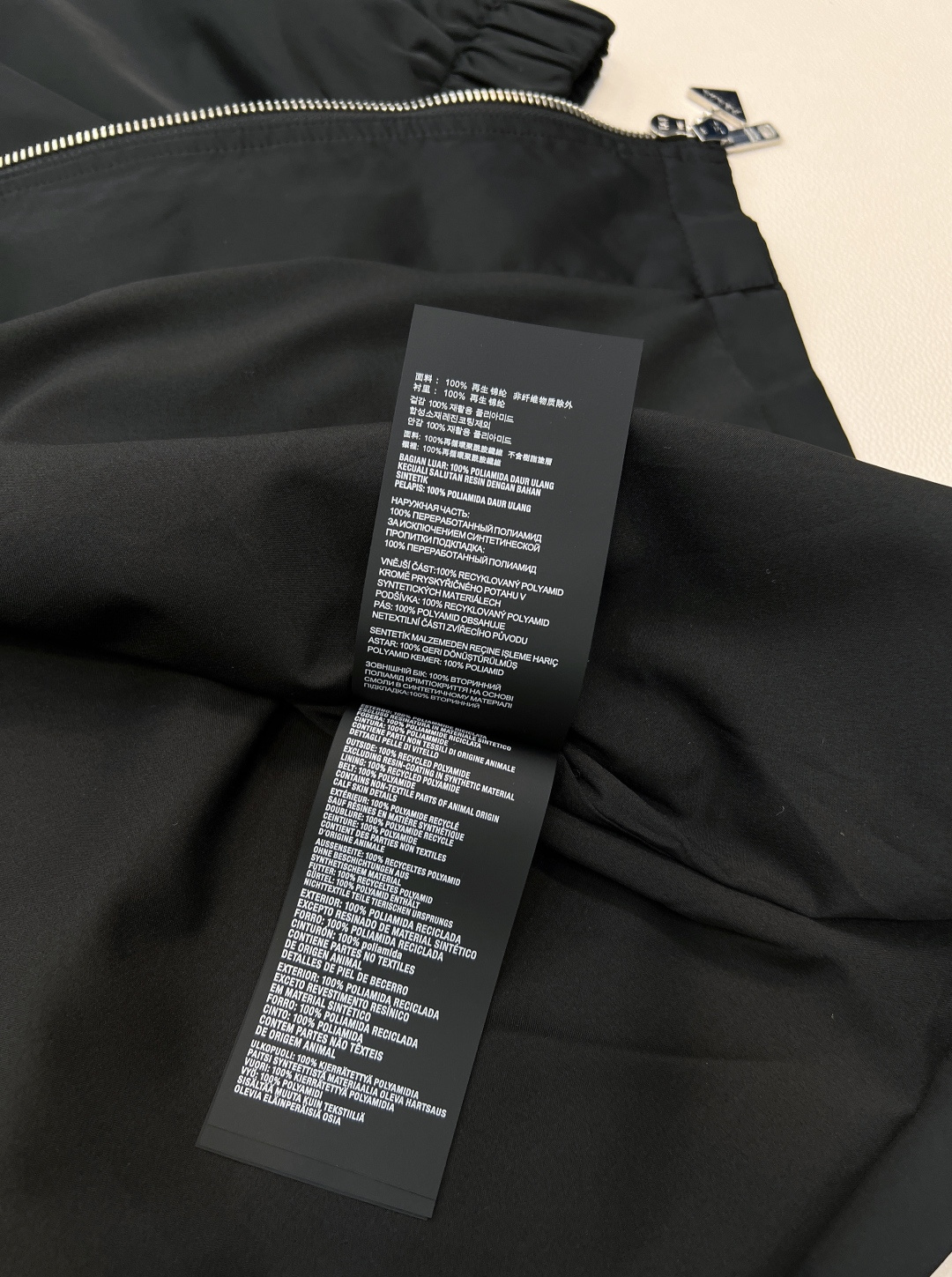 🆕Prada新款连帽抽绳外套长风衣，防风防水尼龙材质 外套版型 整件轻盈 质感舒适有型 连帽领配以抽绳调