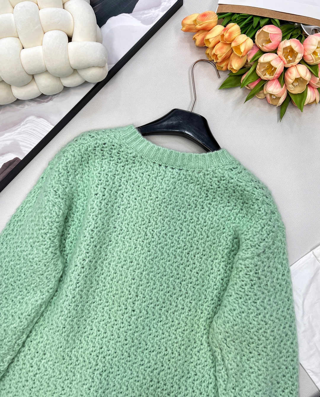 🆕Chanel2025新款蝴蝶结镂空针开衫，定制YB羊绒纱线织造，穿搭舒适，柔软细腻，宽松剪裁，水钻双C