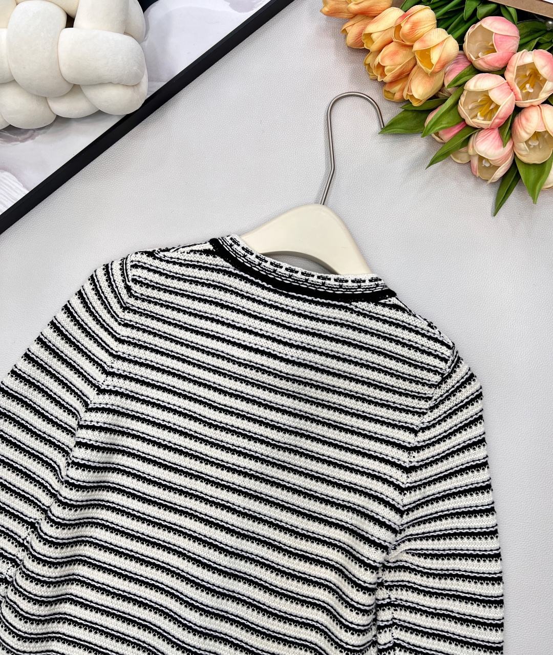 🆕Dior2025新款条纹撞色针织圆领开衫，定制YB羊毛纱线织造，柔软亲肤，舒适有型，圆领长袖开衫版型，