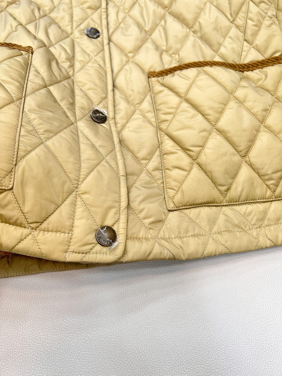 🆕BBRBERRY 2025SS新款灯芯绒领藤格纹棉服外套，定制YB防风防水尼龙材质，羽绒棉填充内里，整