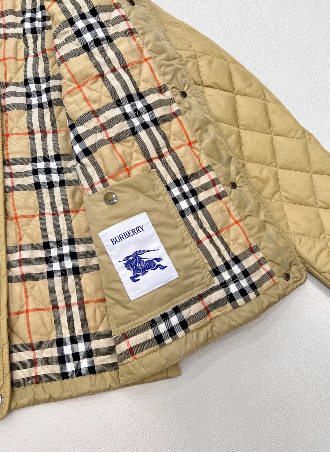 🆕BBRBERRY 2025SS新款灯芯绒领藤格纹棉服外套，定制YB防风防水尼龙材质，羽绒棉填充内里，整