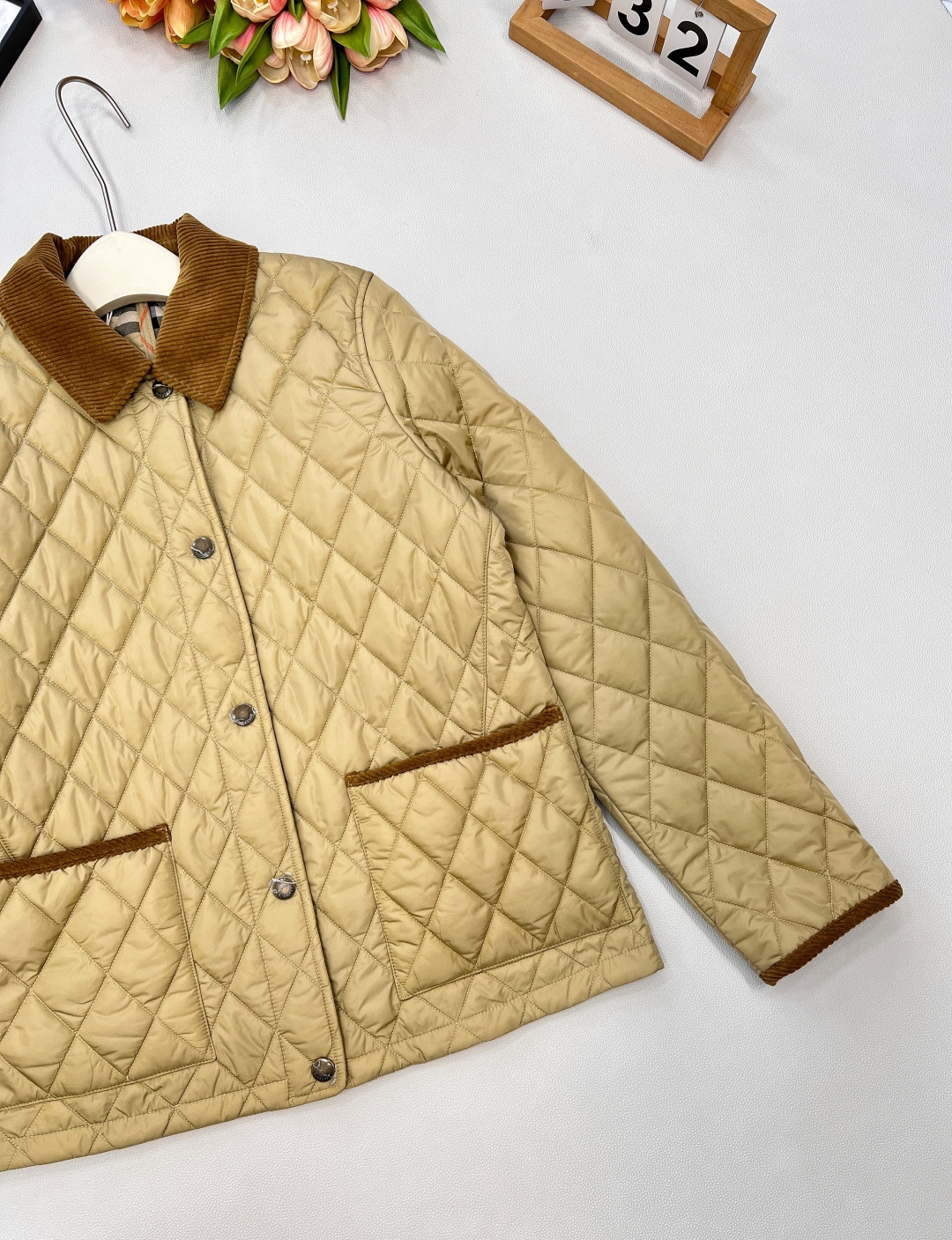 🆕BBRBERRY 2025SS新款灯芯绒领藤格纹棉服外套，定制YB防风防水尼龙材质，羽绒棉填充内里，整