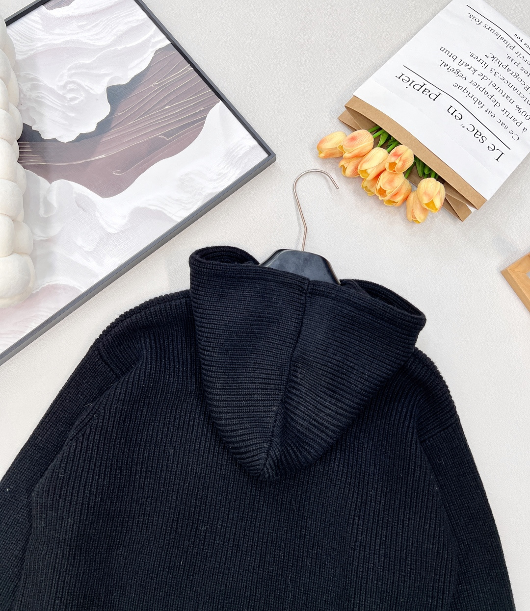 🆕CELINE新款经典logo黑色针织连帽拉链开衫，柔软面料+经典竖条纹，胸前“CE”刺绣超有辨识度✨。