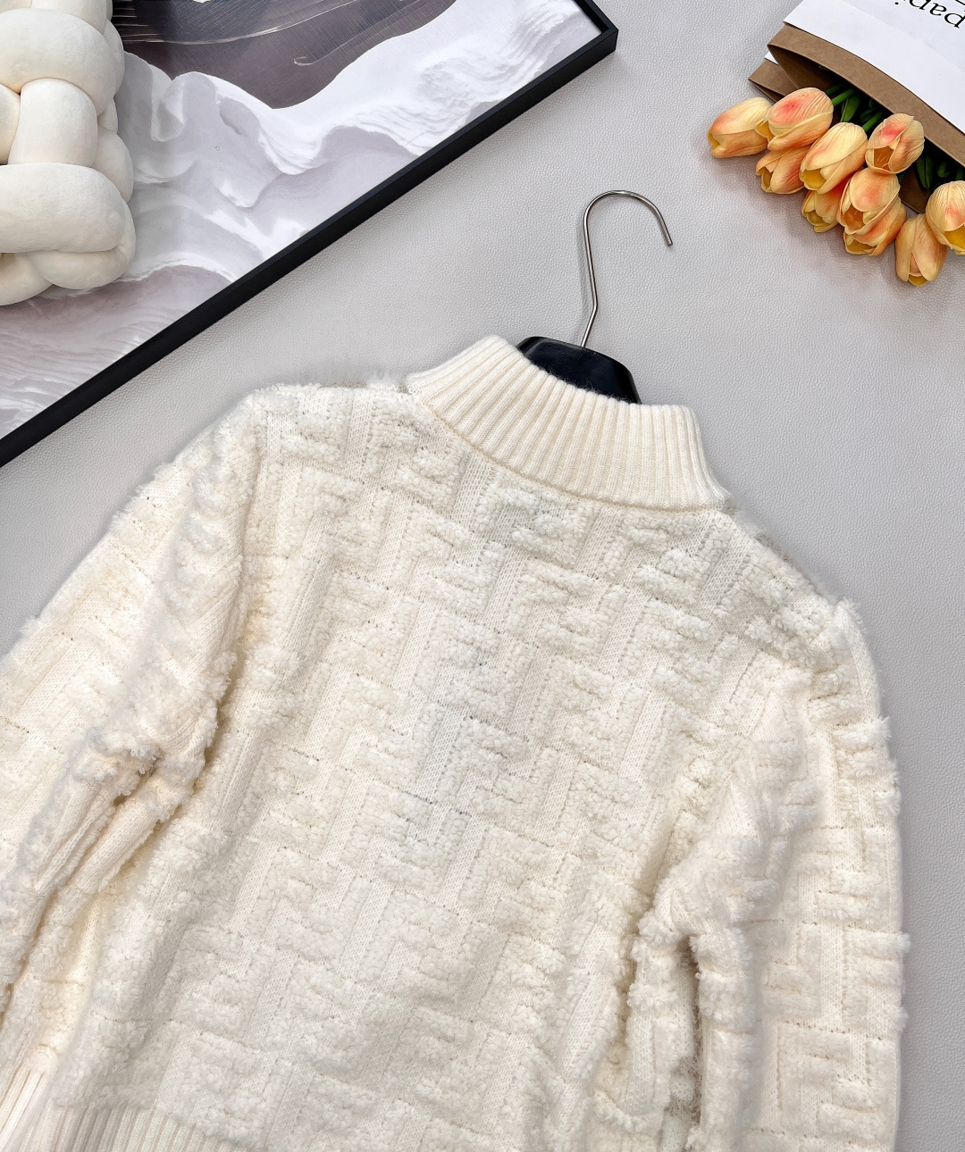 🆕Fendi 25FW双F貂绒针织外套..🐿🐿最新款火爆来袭！！超爱的这款 超级有气质！采用进口超细机织