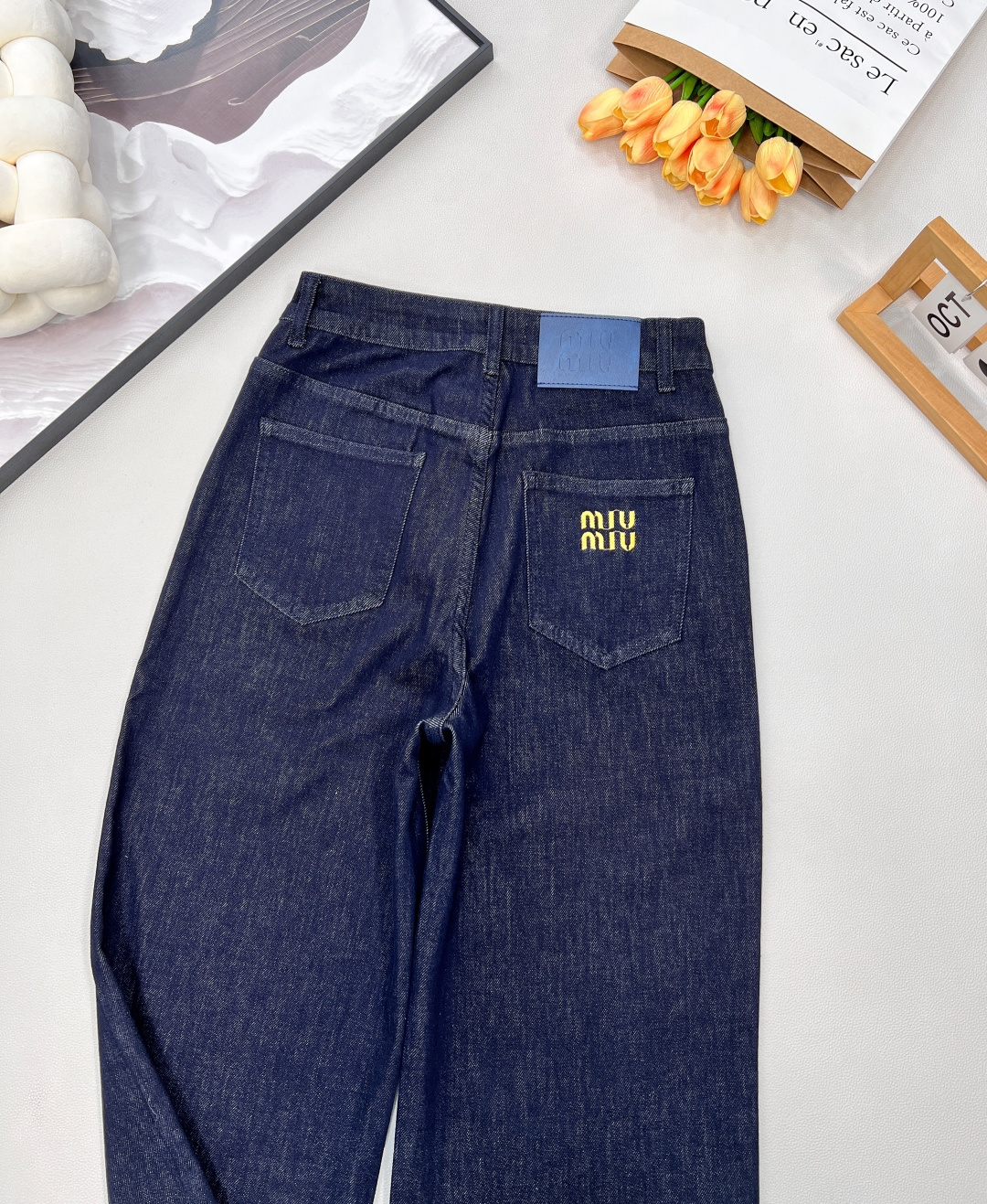 🆕MiuMiu25Fw秋冬新款复古撞色口袋牛仔长裤丨⚠独家高版出品！深靛蓝牛仔布上，卡其色包边勾勒出夸张