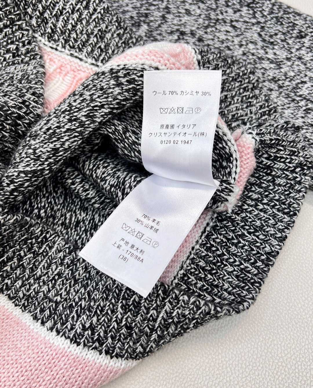 🆕Dior 25AW🆕秋冬必备新款连帽针织衫，采用进口山羊绒➕羊毛混纺 上身超级无敌舒服！经典雪花纹搭配