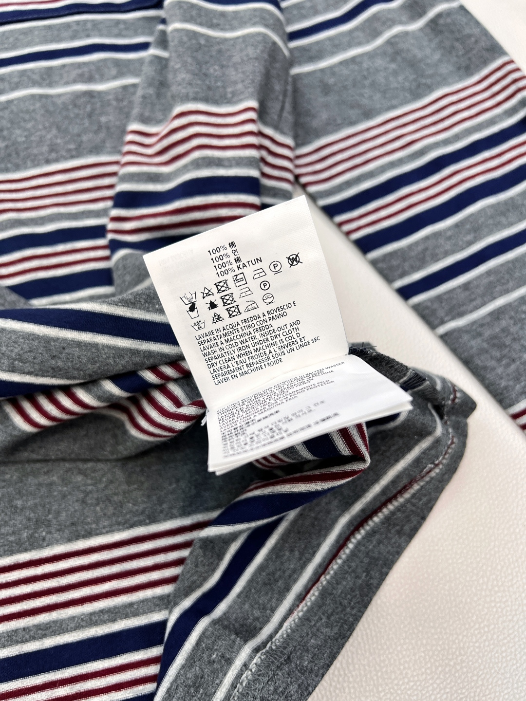 🆕Miumiu2025新款字母贴片廓形条纹长袖，定制YB斜纹全棉材质，质感光泽，弹力十足，圆领长袖上衣裁