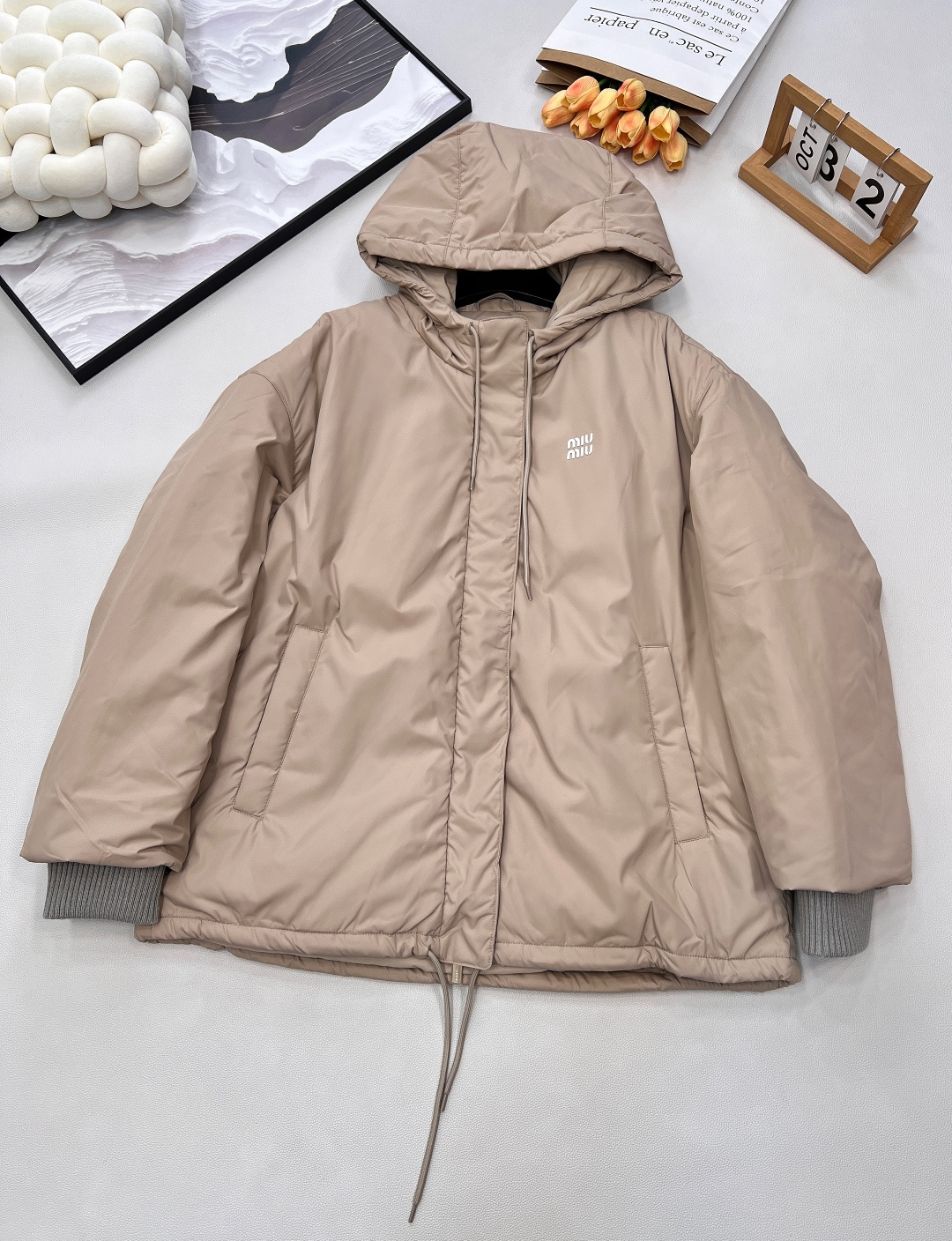 🆕 MIUMIU 字母徽标冲锋衣式羽绒服yb一比一开发 最高版本发售‼️‼️定制yb进口环保尼龙材质 羽