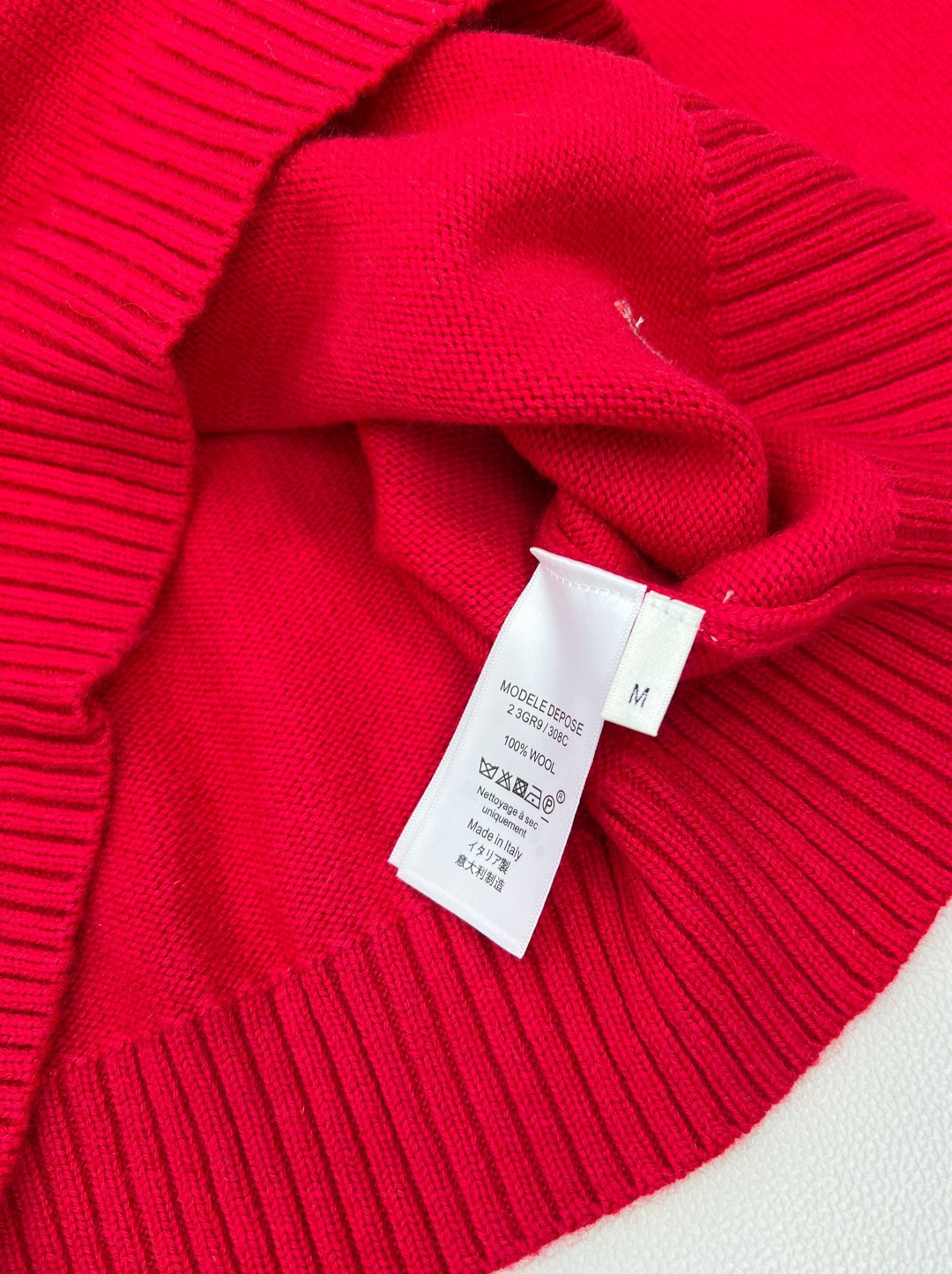 🆕CELINE2025秋冬高领刺绣logo徽标宽松显瘦毛衣，实在太喜欢了，看一眼就真的不得不爱的款哦!高