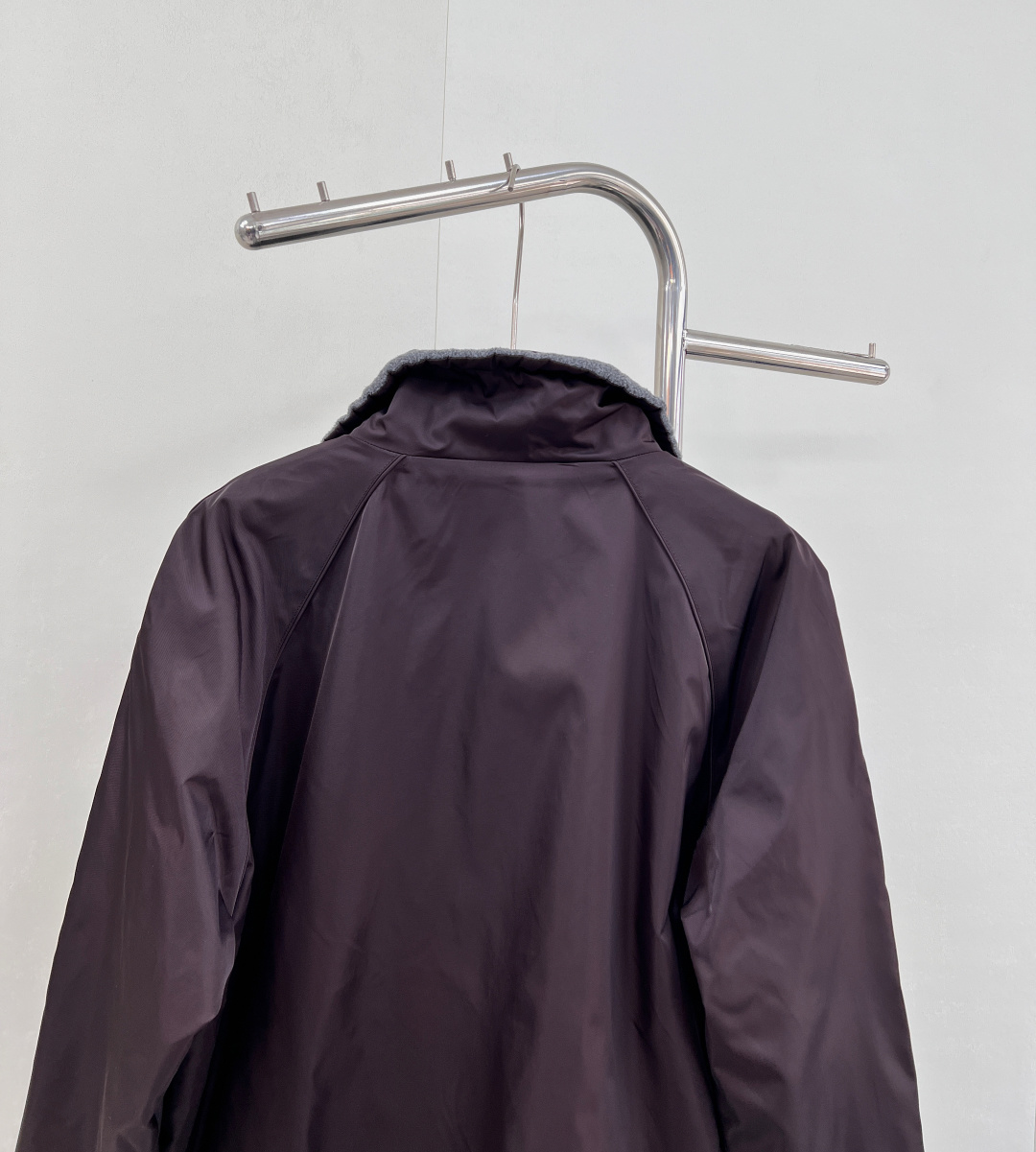 🆕MIU MIU毛领拉链抽绳外套，25SS冬季新款上新！深蓝配灰色翻领，简约又实用!保暖力满分，外层防风