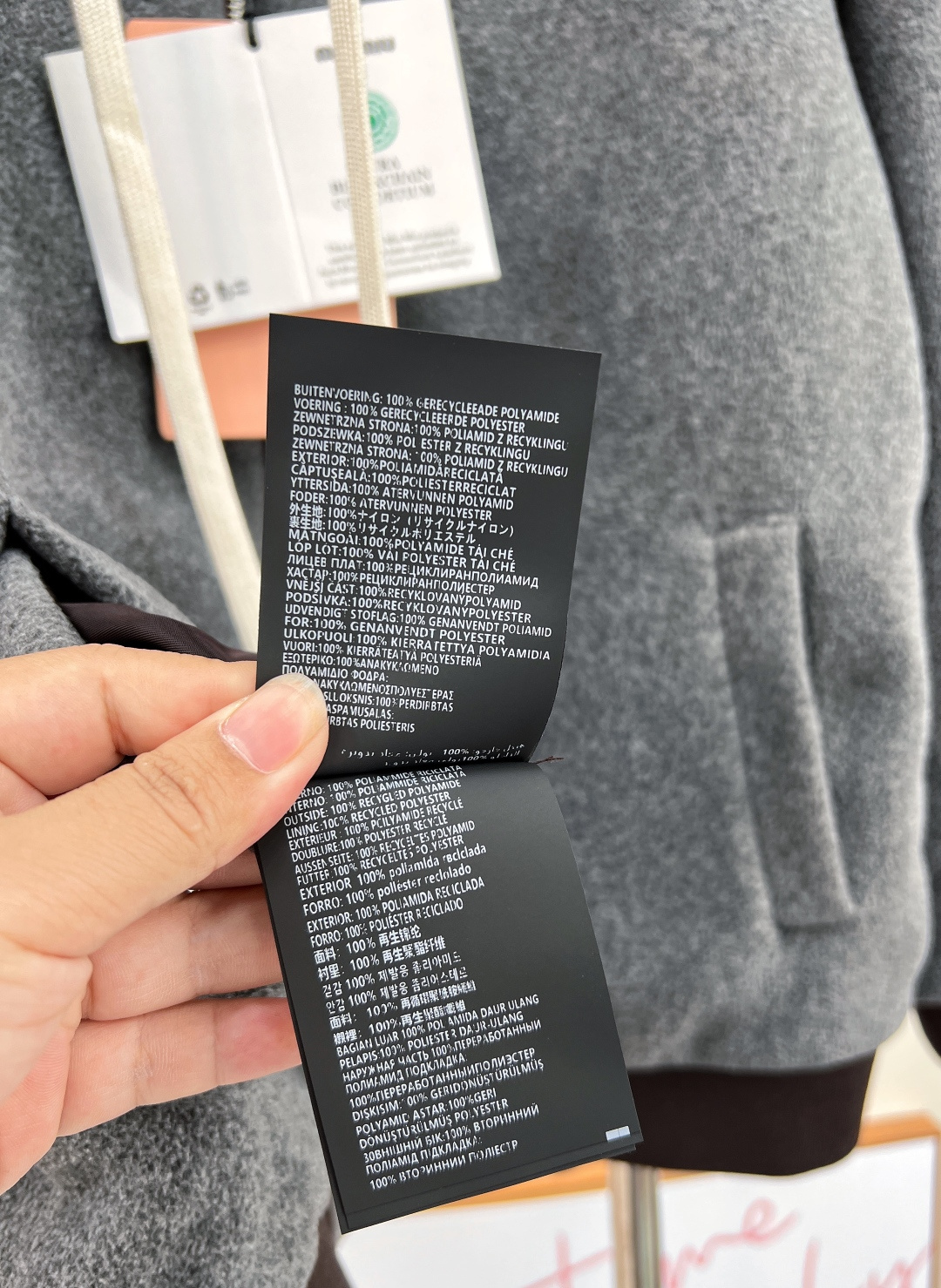 🆕MIU MIU毛领拉链抽绳外套，25SS冬季新款上新！深蓝配灰色翻领，简约又实用!保暖力满分，外层防风