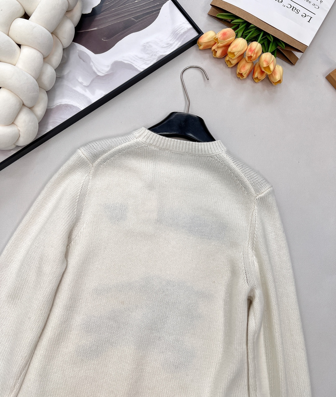 🆕 BURBERRY 字母战马徽标图案圆领羊毛毛衣，原版10,490购入开发，胸前饰以战马logo标志，