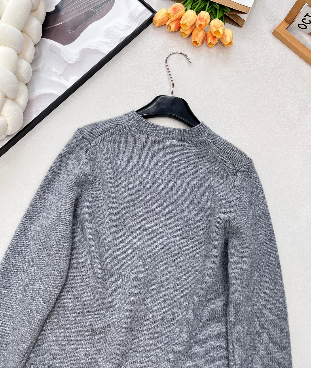 🆕 BURBERRY 字母战马徽标图案圆领羊毛毛衣，原版10,490购入开发，胸前饰以战马logo标志，