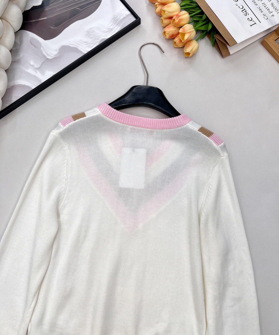 🆕VALENTINO25SS🔰新款V领针织毛衣..🔖🔖华伦天奴专柜同步 这件太太太美了！复古风满满 减龄