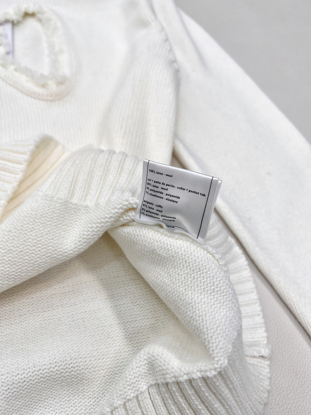 🆕Chanel2025新款圆领镂空蝴蝶结针织长袖，定制YB羊毛纱线织造，亲肤柔软，透气舒适，常规套头针织