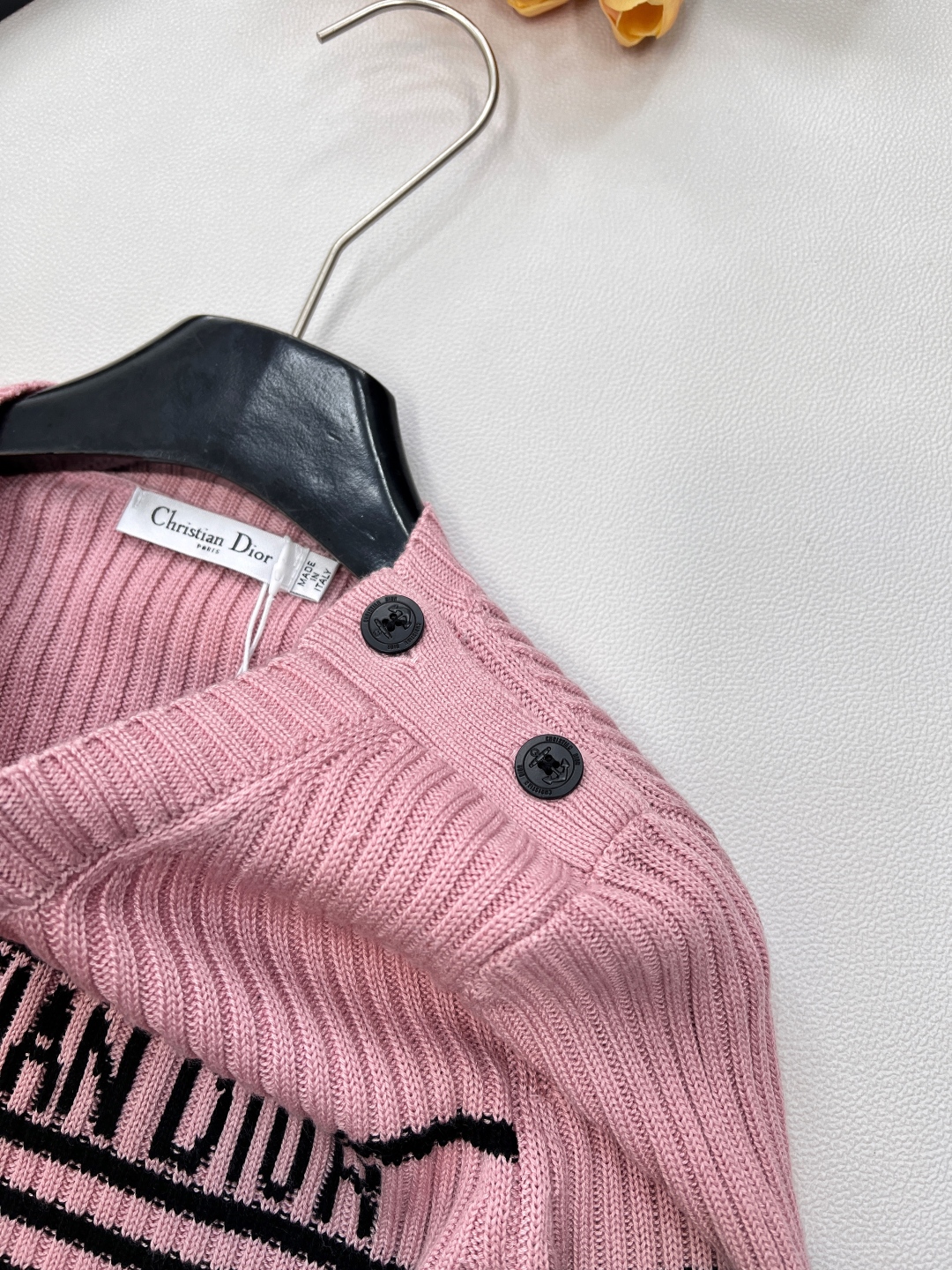 🆕 DIOR 条纹五角星⭐️羊毛针织衫毛衣，五角星刺绣点缀其间，时髦又减龄。面料柔软轻薄舒适，完全不会闷