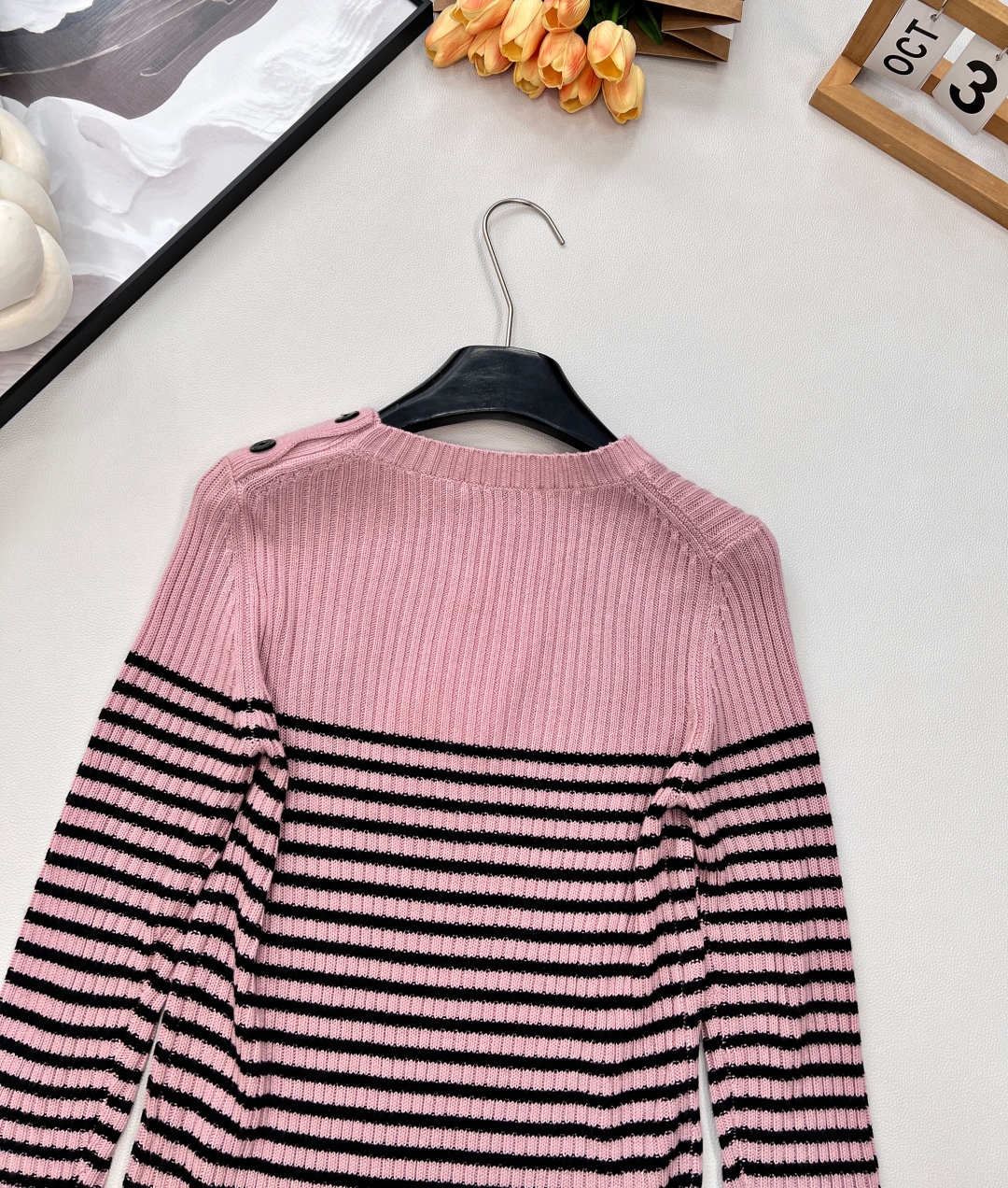 🆕 DIOR 条纹五角星⭐️羊毛针织衫毛衣，五角星刺绣点缀其间，时髦又减龄。面料柔软轻薄舒适，完全不会闷