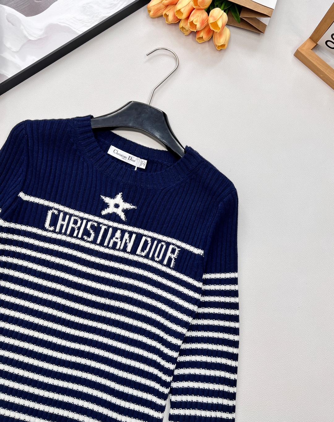 🆕 DIOR 条纹五角星⭐️羊毛针织衫毛衣，五角星刺绣点缀其间，时髦又减龄。面料柔软轻薄舒适，完全不会闷