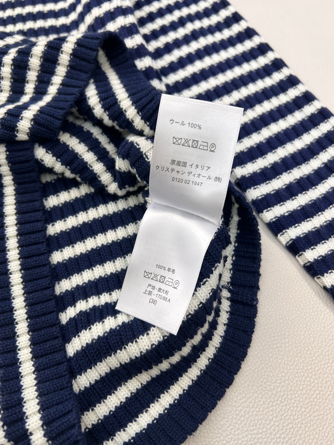 🆕 DIOR 条纹五角星⭐️羊毛针织衫毛衣，五角星刺绣点缀其间，时髦又减龄。面料柔软轻薄舒适，完全不会闷