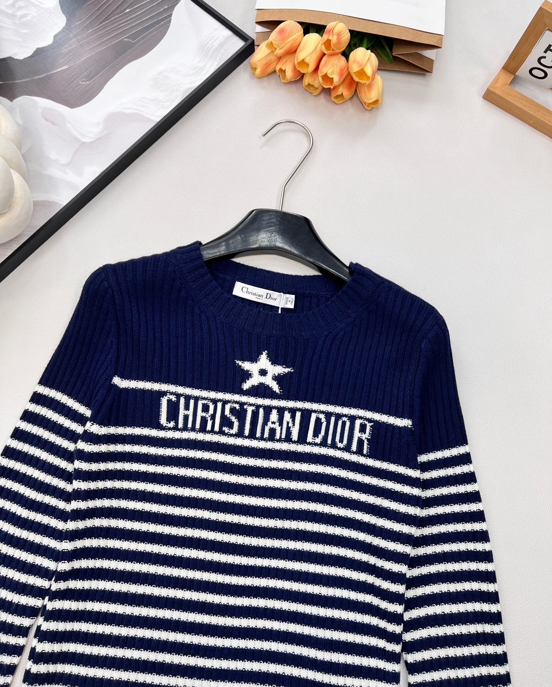 🆕 DIOR 条纹五角星⭐️羊毛针织衫毛衣，五角星刺绣点缀其间，时髦又减龄。面料柔软轻薄舒适，完全不会闷