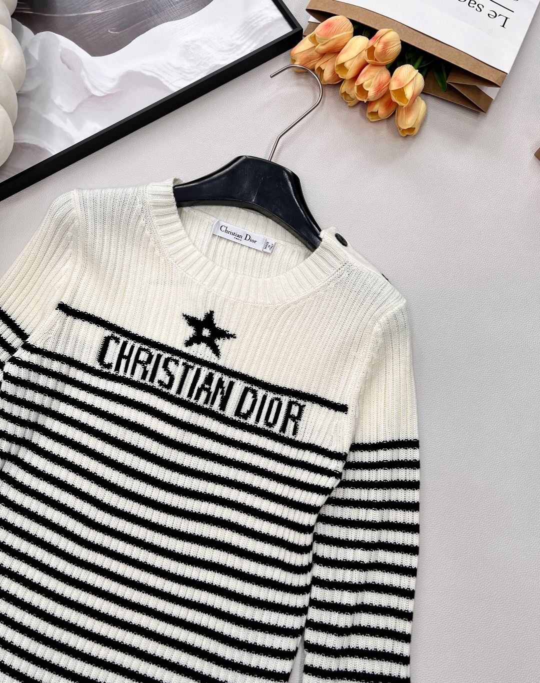 🆕 DIOR 条纹五角星⭐️羊毛针织衫毛衣，五角星刺绣点缀其间，时髦又减龄。面料柔软轻薄舒适，完全不会闷