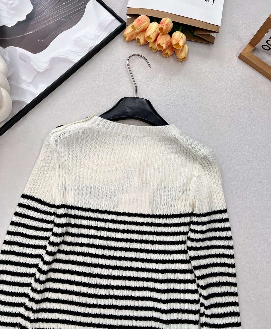 🆕 DIOR 条纹五角星⭐️羊毛针织衫毛衣，五角星刺绣点缀其间，时髦又减龄。面料柔软轻薄舒适，完全不会闷