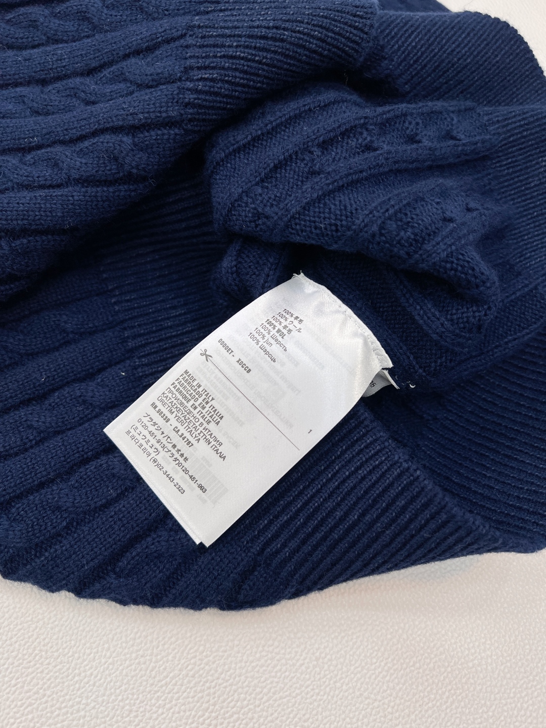 🆕MIU MIU新款微标羊毛polo领长袖麻花针织上衣，后背饰有撞色品牌英文字母微标提花，真的很难不让人