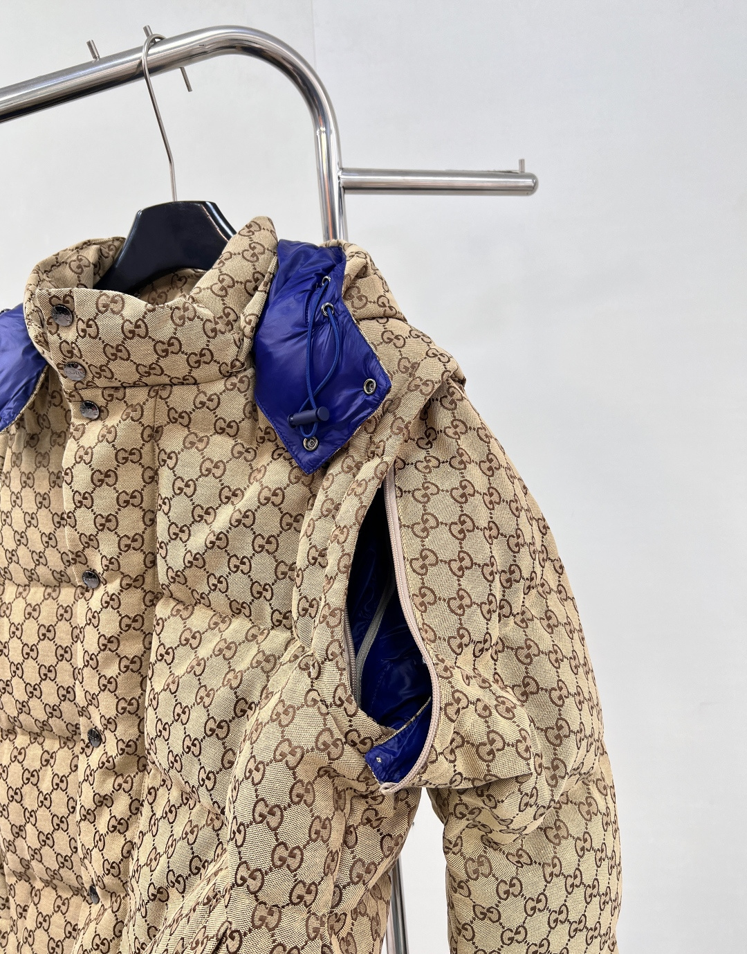 🆕Gucci25FW秋冬新款老花可拆卸袖羽绒服丨⚠独家高版出品！复古棕调双G满印面料，自带标志性的贵气质