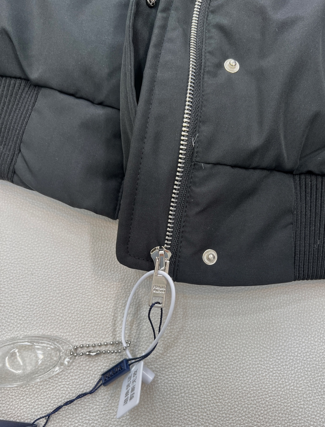 🆕Prada25年秋冬新款三角徽标立领府绸质感羽绒服夹克外套丨⚠独家yb开发！高版出品！以立领设计重构经