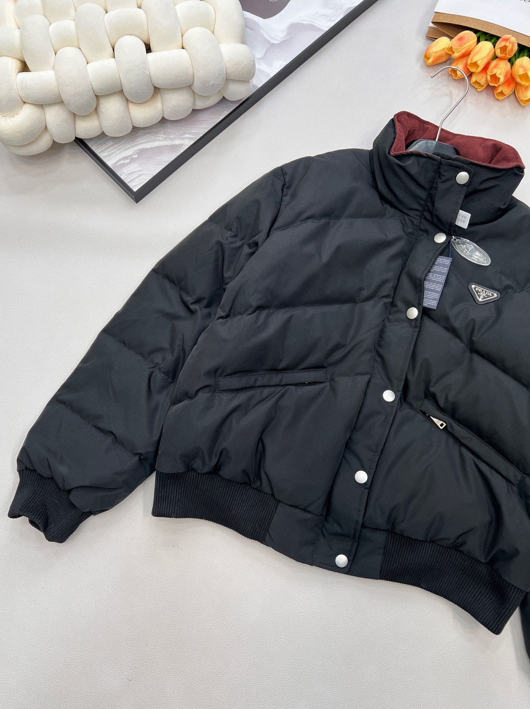 🆕Prada25年秋冬新款三角徽标立领府绸质感羽绒服夹克外套丨⚠独家yb开发！高版出品！以立领设计重构经