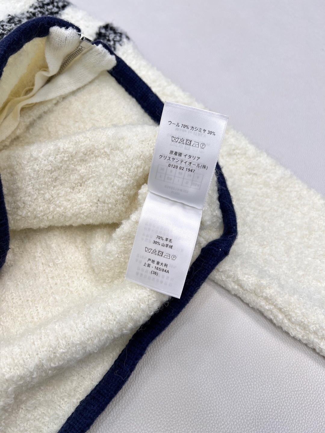 🆕 DIOR 字母羊羔毛开衫外套版型宽松立体 经典刺绣图案修饰点缀 上身显瘦不挑人打造精致造型款式时尚