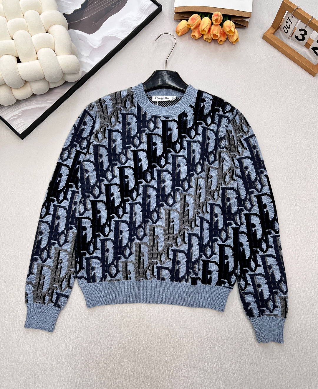 🆕25SSDior 迪奥老花提花羊毛针织衫毛衣！提花彩色毛衣，毛料采用7针进口机编织制造采用羊毛含量纱线