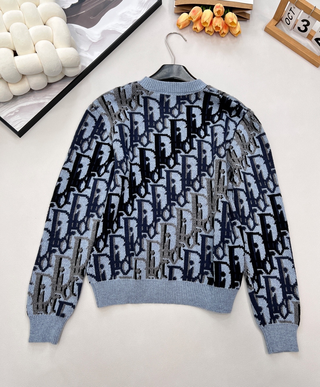 🆕25SSDior 迪奥老花提花羊毛针织衫毛衣!提花彩色毛衣,毛料采用7针进口机编织制造采用羊毛含量纱线