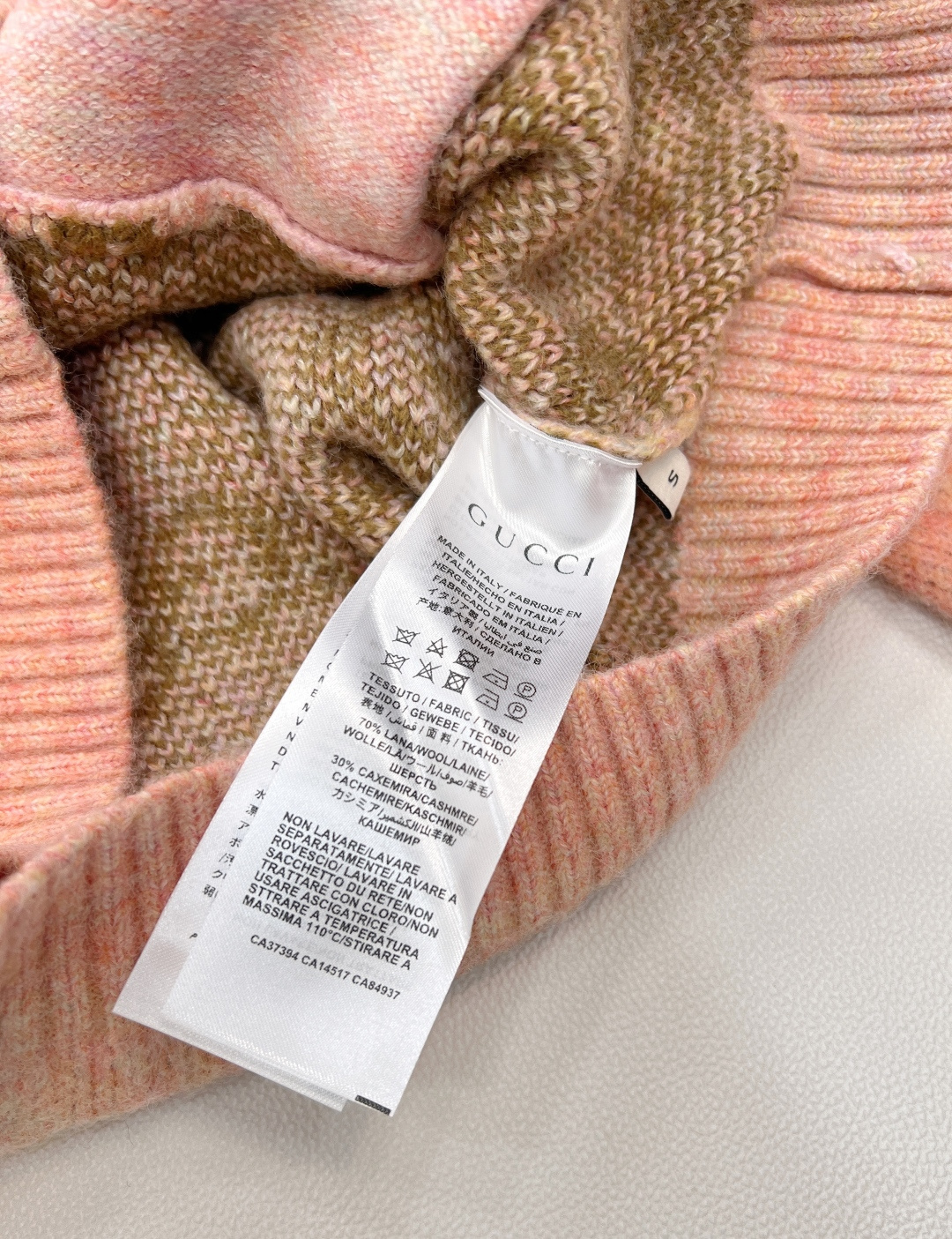 🆕Gucci25冬季新款针织v领开衫长袖🛒经典双G提花 马海毛混纺材质 非常有份量的一件..渐变双G提花