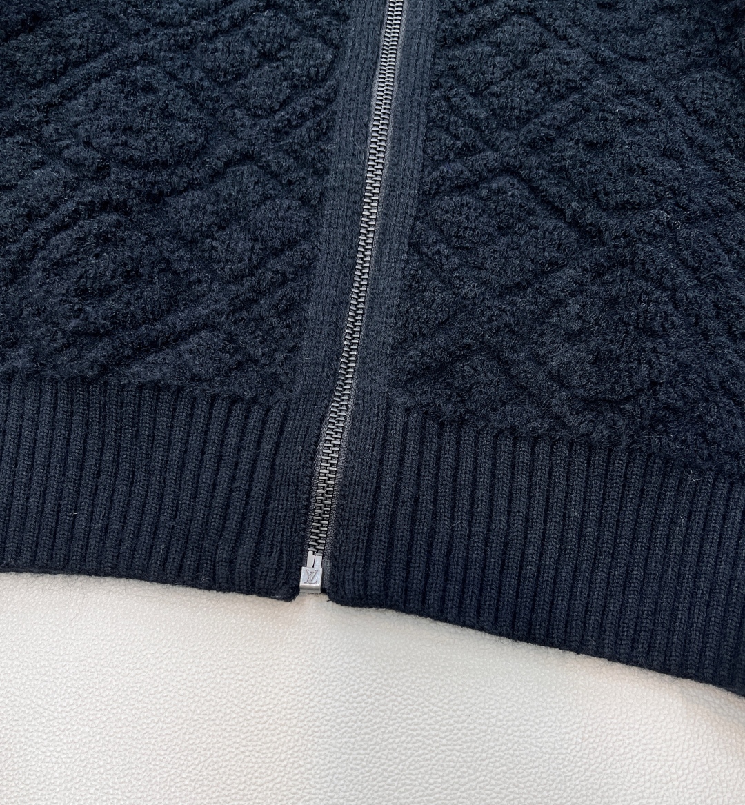 🆕Louis Vuitton2025新款立体提花针织拉链翻领外套，滑雪🎿系列#定制YB羊绒羊毛纱线织造，