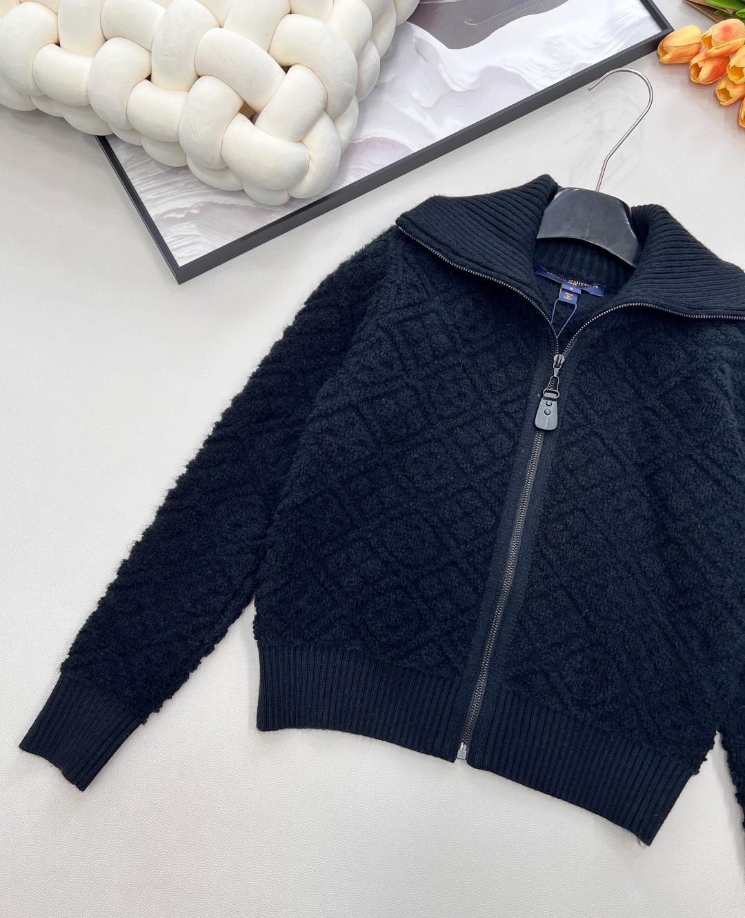 🆕Louis Vuitton2025新款立体提花针织拉链翻领外套，滑雪🎿系列#定制YB羊绒羊毛纱线织造，