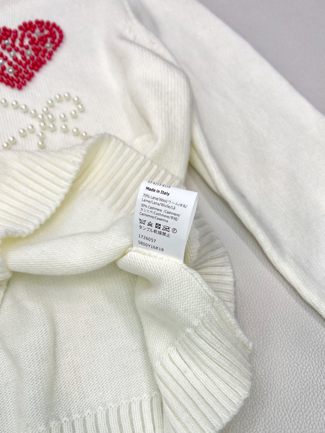 🆕 LOEWE 胸前串珠大logo字母长袖针织衫减龄又时尚🤩高级百搭不挑人，穿出街简直太好看了〰随意又不