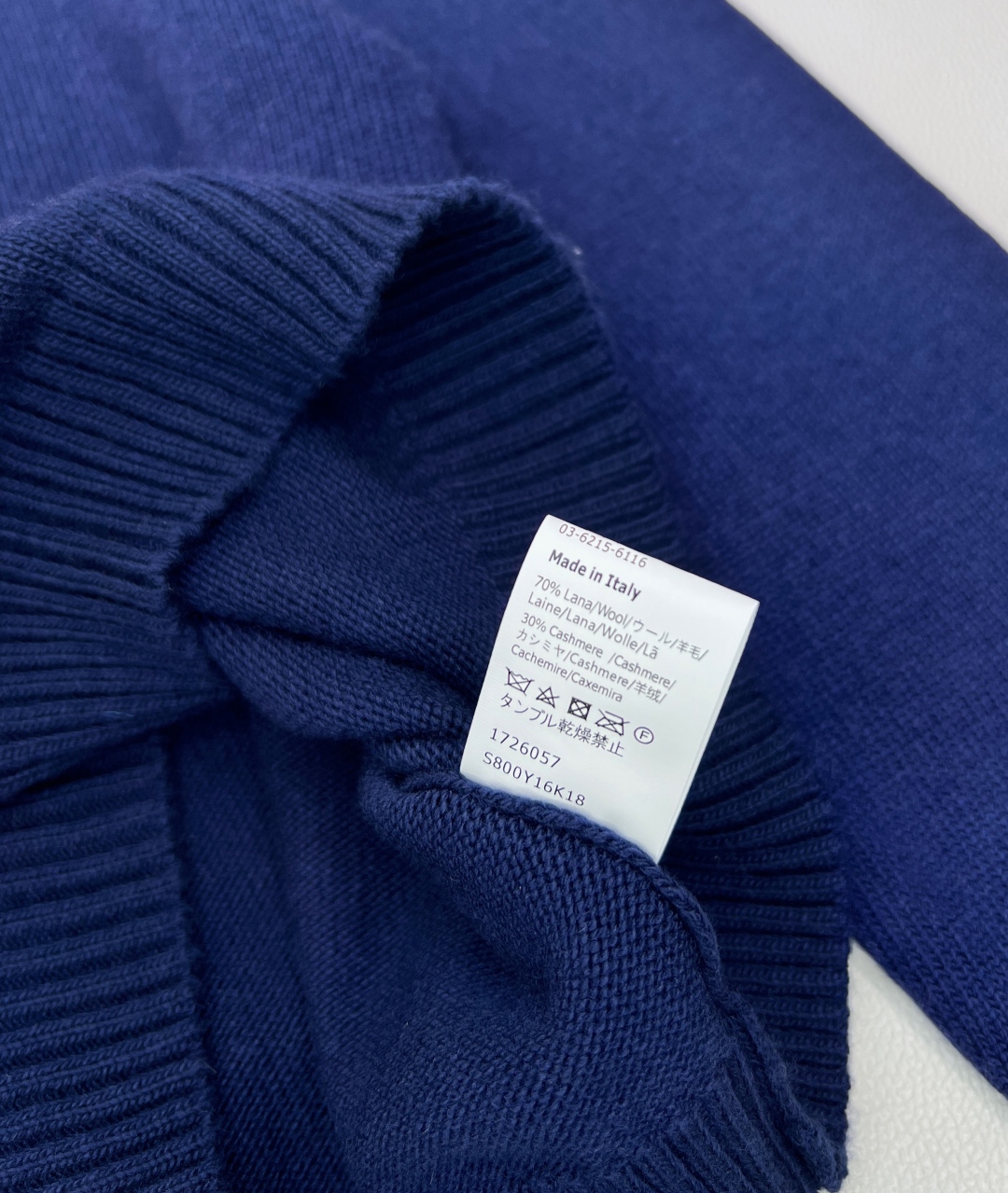 🆕 LOEWE 胸前串珠大logo字母长袖针织衫减龄又时尚🤩高级百搭不挑人，穿出街简直太好看了〰随意又不