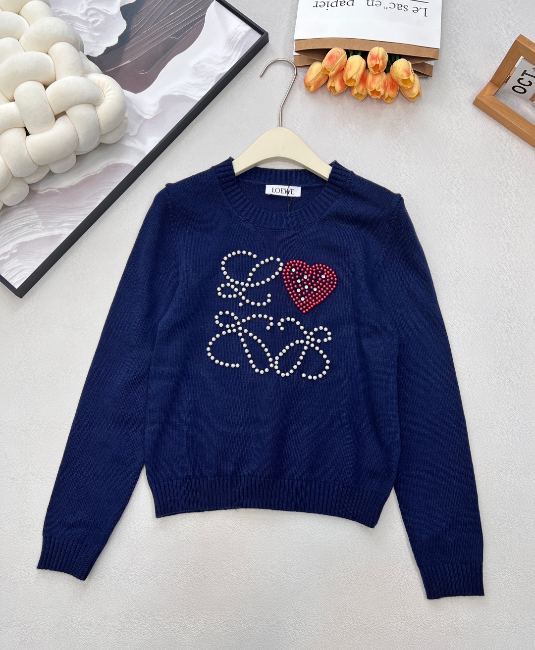 🆕 LOEWE 胸前串珠大logo字母长袖针织衫减龄又时尚🤩高级百搭不挑人，穿出街简直太好看了〰随意又不
