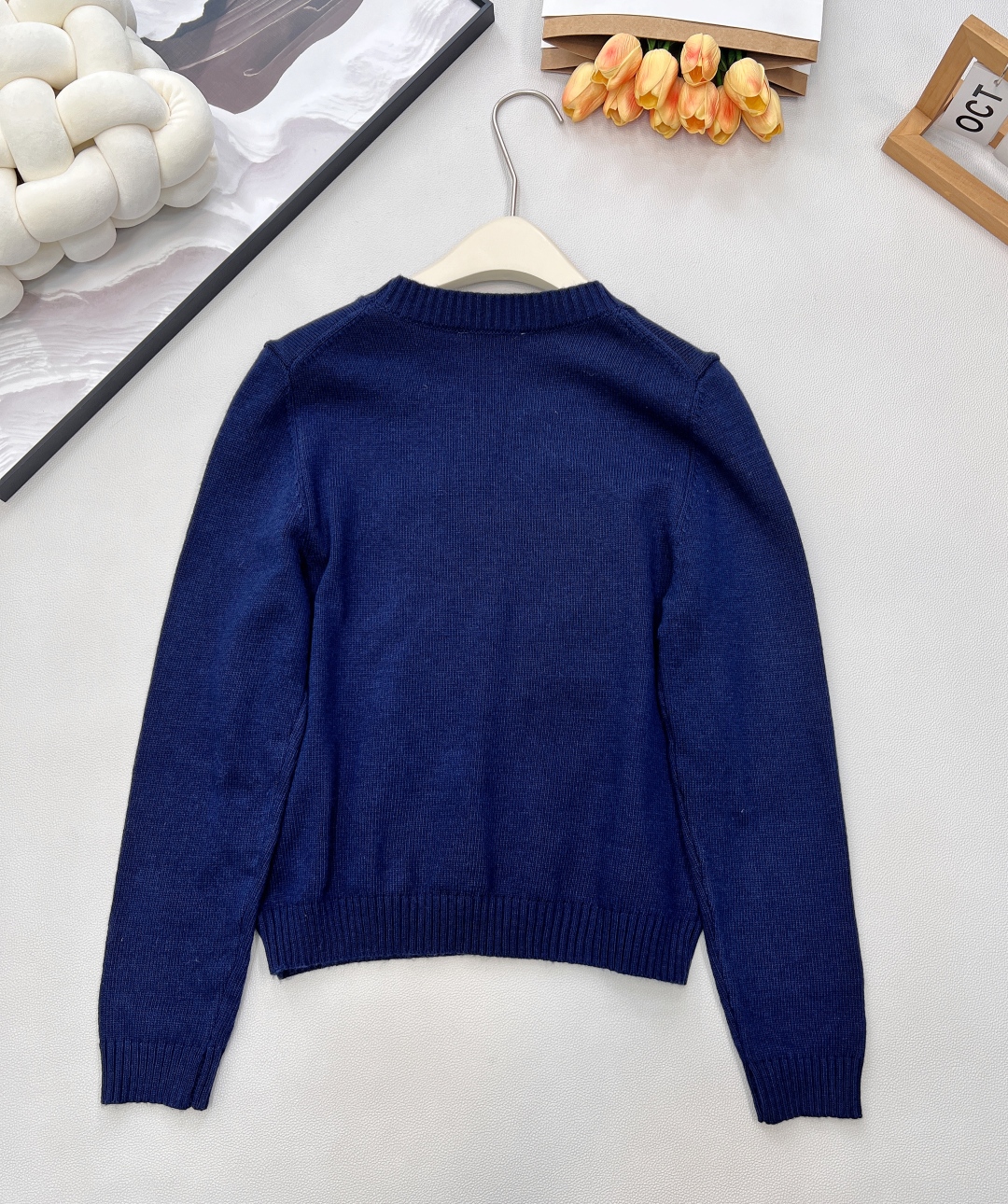 🆕 LOEWE 胸前串珠大logo字母长袖针织衫减龄又时尚🤩高级百搭不挑人，穿出街简直太好看了〰随意又不