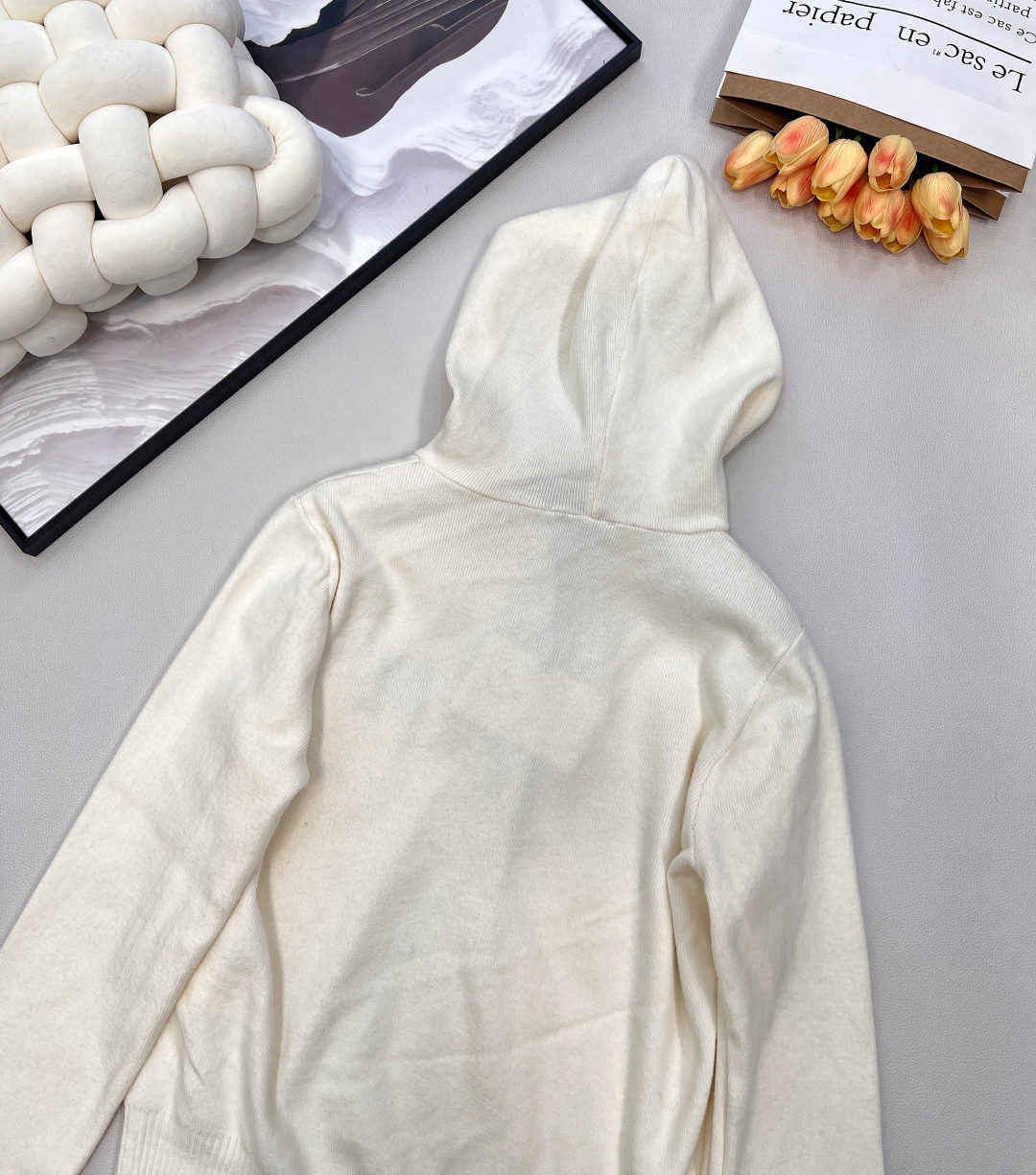 🆕Loewe2025新款连帽针织开衫，定制YB羊毛纱线织造，柔软亲肤，舒适弹力，连帽针织开衫剪裁，全开襟